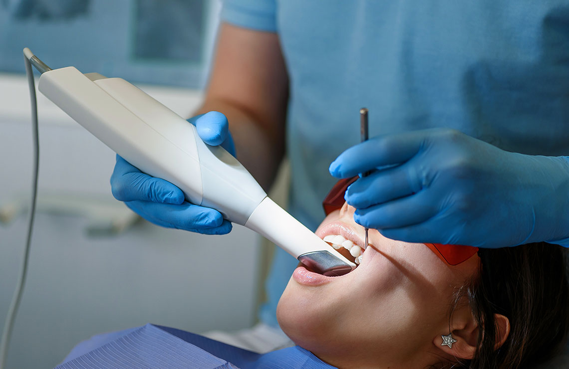 口腔内3Dスキャナー（iTero）で精密・快適に歯型を採取